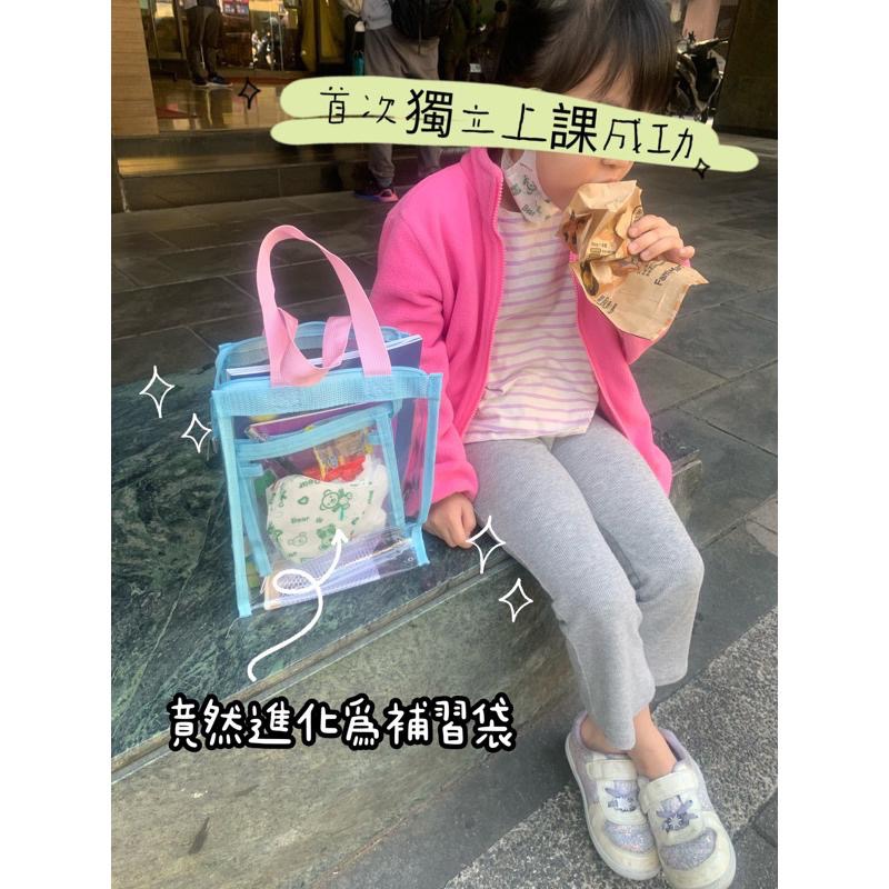 小腳呀🌟台灣現貨🔥獨家設計🔥「SGS檢驗認證」兒童手提包 pvc透明袋 午餐包 隨身包 動漫痛包 三色碗便當袋百寶袋-細節圖8