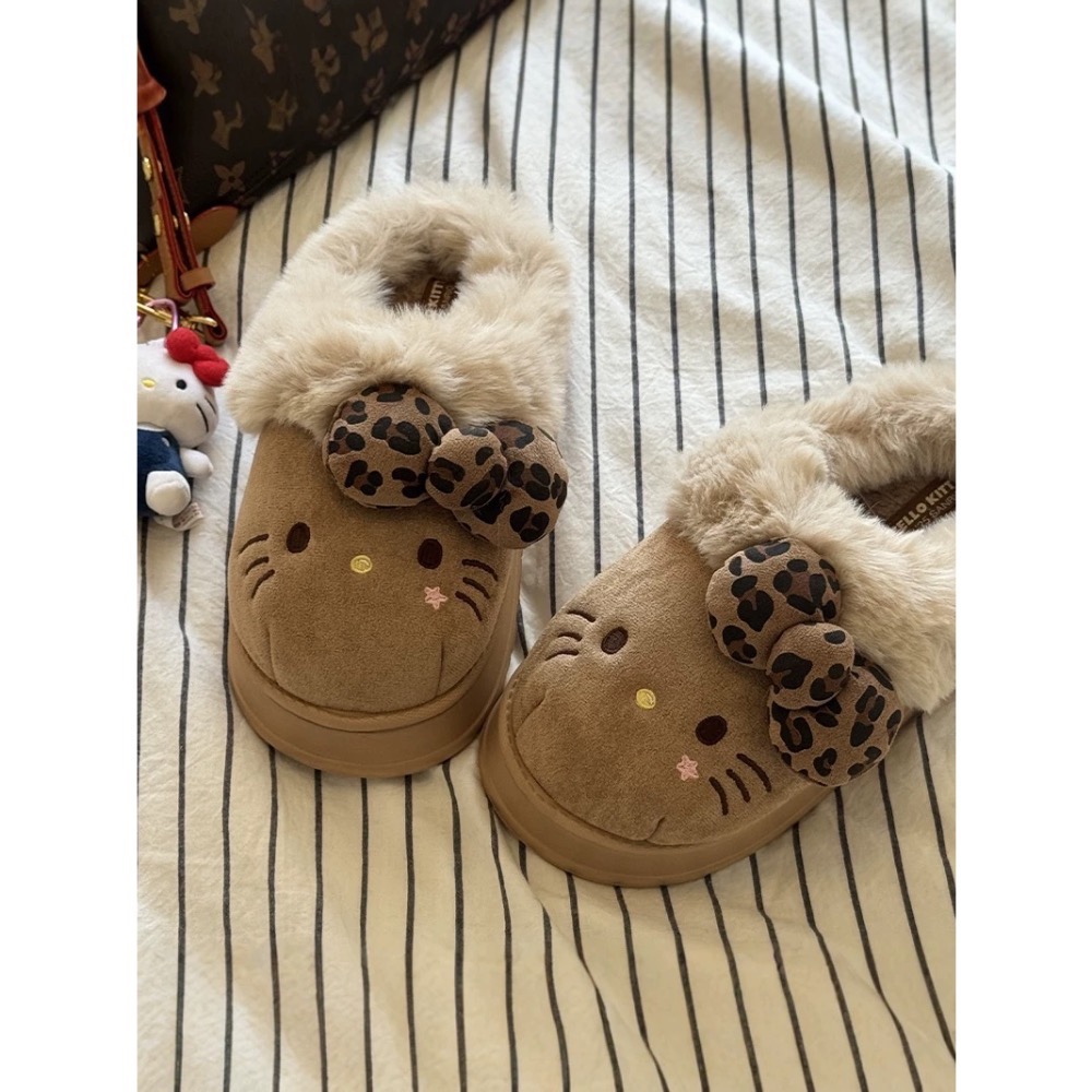 正品 三麗鷗kitty聯名棉拖鞋 秋冬新款外穿厚底保暖加絨毛毛鞋 拖鞋-細節圖2