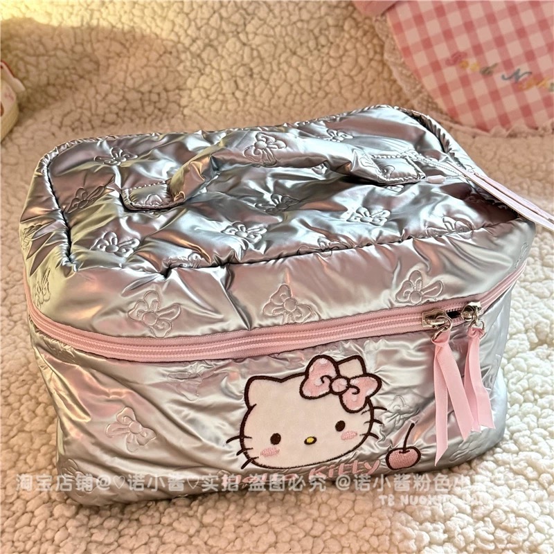 正品 三麗鷗KITTY羽絨布刺繡化妝箱 旅行便攜絲帶甜美手拿包-細節圖8