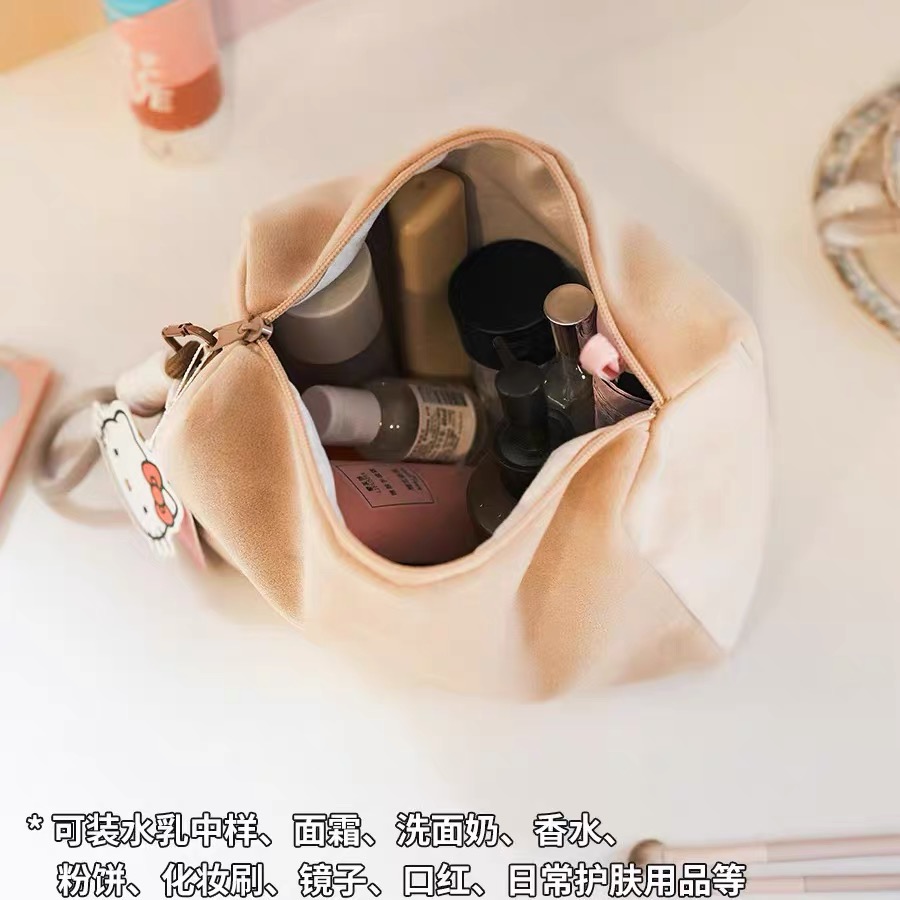 正品 Hello Kitty輕盈柔軟化妝包 可愛卡通大容量高級感立體收納包-細節圖5