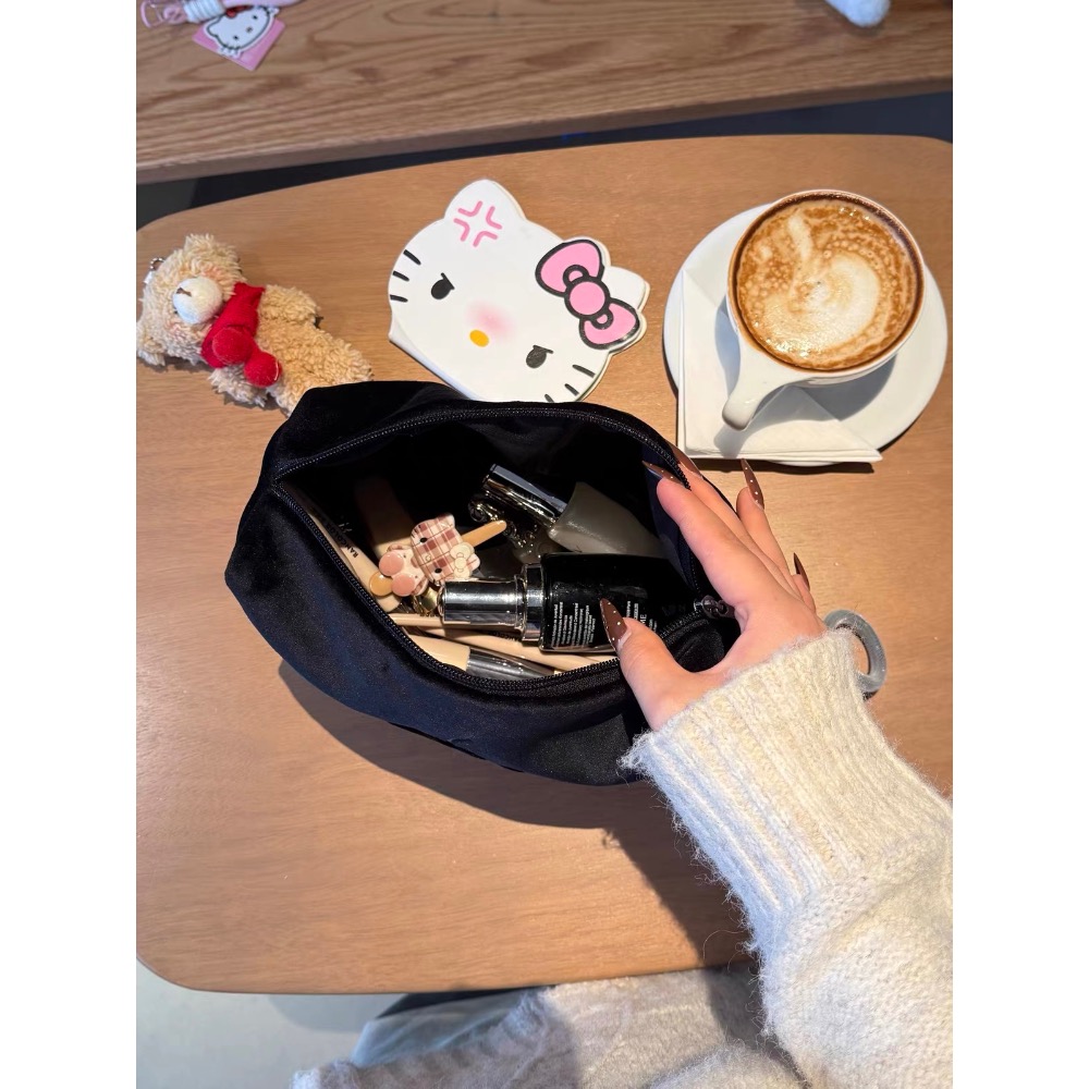 正品 Hello Kitty輕盈柔軟化妝包 可愛卡通大容量高級感立體收納包-細節圖10