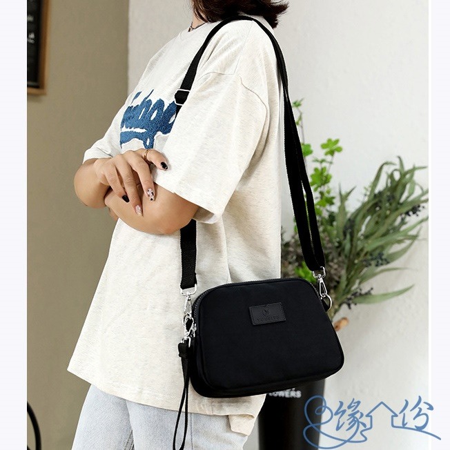 美型尼龍側背/手腕兩用包 斜背包 肩背包 小方包 手拿包【緣份小屋】-細節圖2