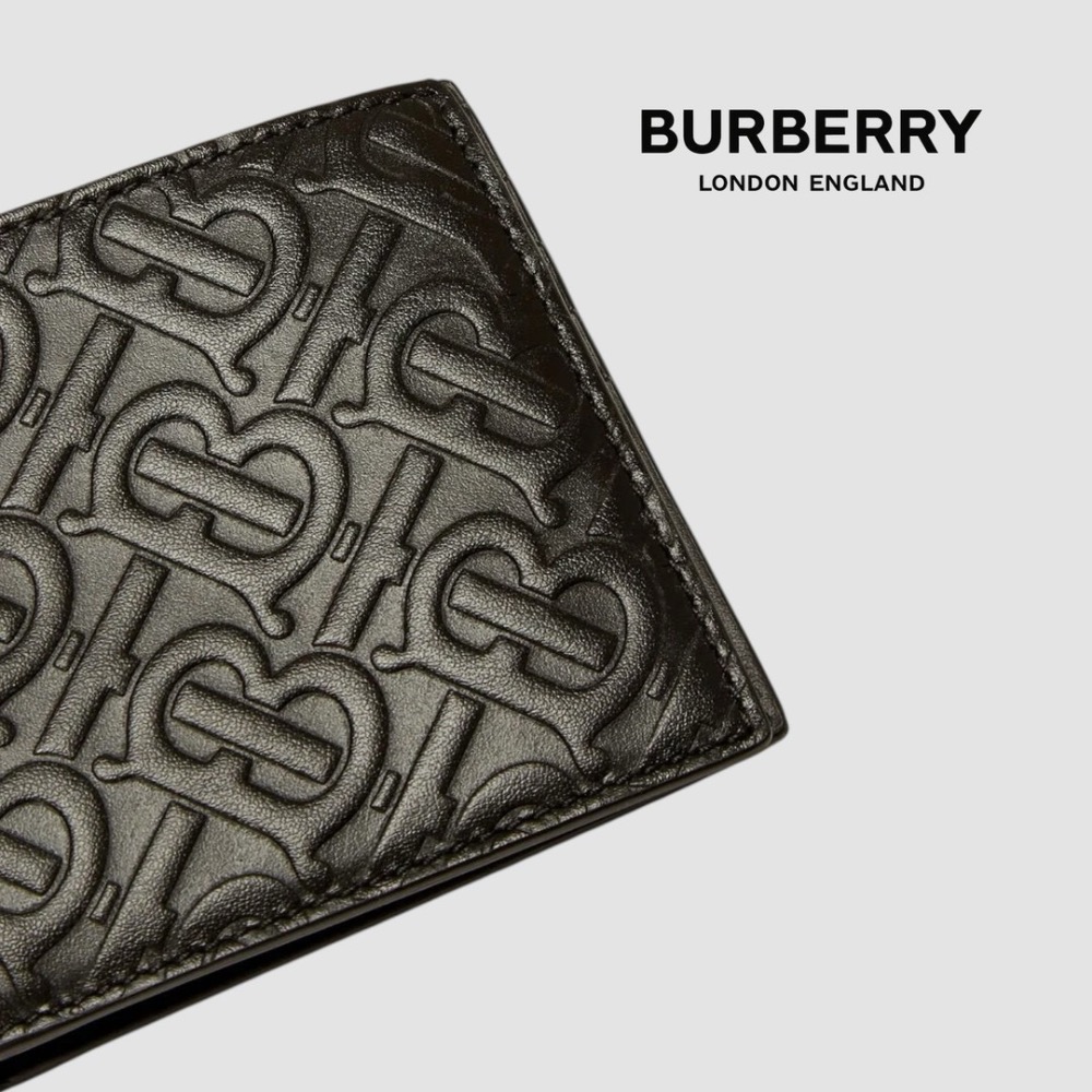 👜Burberry 壓紋皮革雙折皮夾｜黑色｜TB字紋｜對折｜8卡｜短夾｜錢夾｜錢包｜環保皮革｜男女通用款錢包-細節圖4