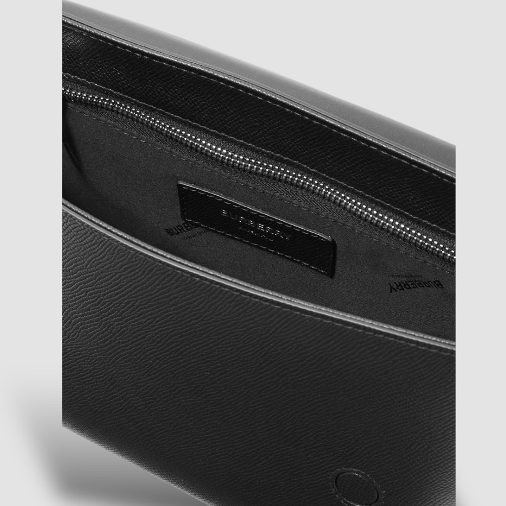 👜Burberry 黑色TB字樣銀色金屬Logo 翻蓋包｜郵差包｜肩背包｜斜肩包｜信差包｜環保皮革｜男女通用款-細節圖3