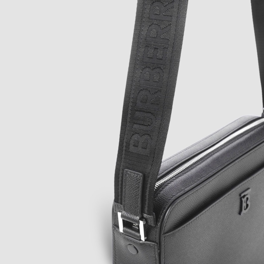 👜Burberry bag 黑色TB字樣金屬Logo 拉鍊包｜隨身包｜隨行包｜肩背包｜斜肩包｜旅遊包｜旅遊包｜環保皮革-細節圖7