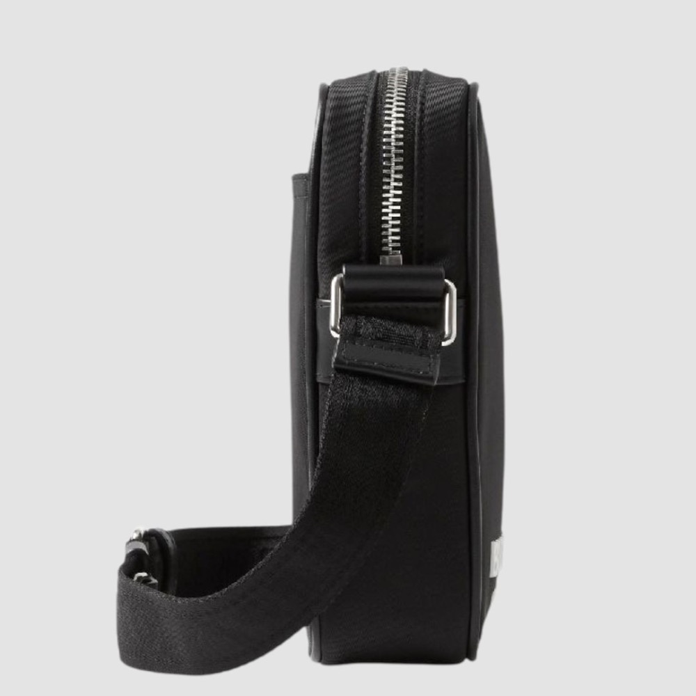 👜Burberry博柏利 Paddy Phone Bag📱品牌大字母黑色尼龍手機包｜輕便小包｜隨行包｜斜肩包｜肩揹包-細節圖8