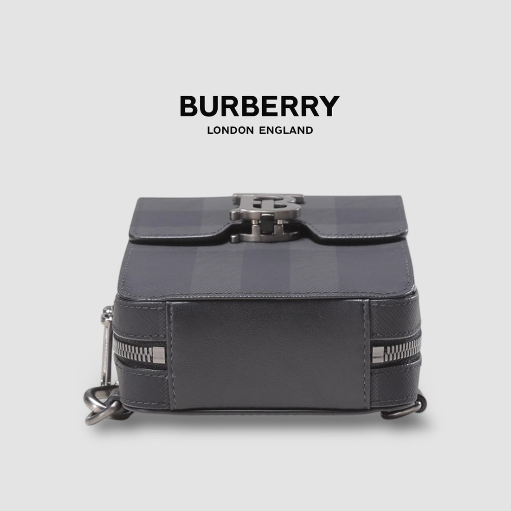 👜Burberry 黑色拋光皮革TB金屬字樣小袋｜黑色｜炭灰格紋｜手機包｜輕便小包｜隨行包｜斜肩包｜肩揹包｜再生皮革-細節圖7