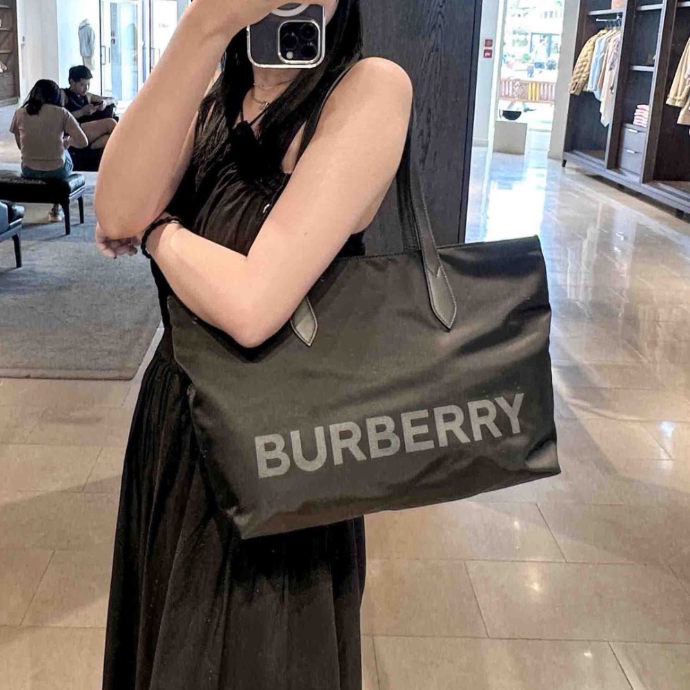 👜Burberry 經典LOGO字樣尼龍托特包｜手提包｜肩背包｜黑色｜防潑水｜男女通用款-細節圖10