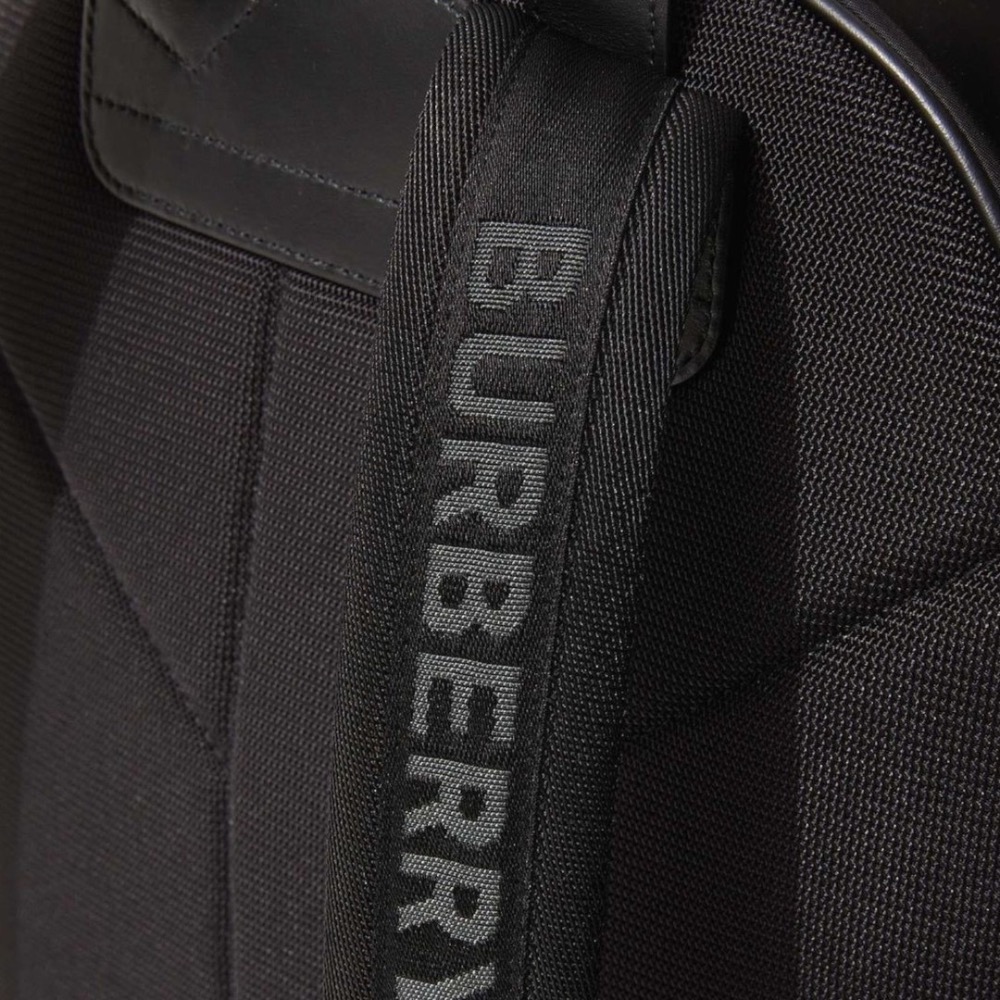 👜Burberry Logo print backpack 品牌字母徽標黑色尼龍背包｜後背包｜緩衝減震背帶｜男女通用款-細節圖7