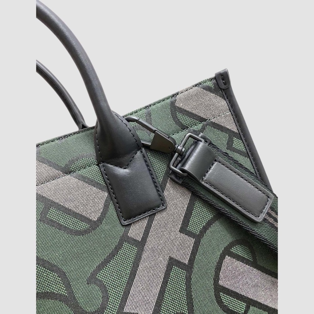 👜Burberry Tote TB 字樣緹花軍綠色手提肩背兩用托特包｜手提包｜斜肩包｜肩背包｜橄欖綠｜男女通用款式-細節圖3