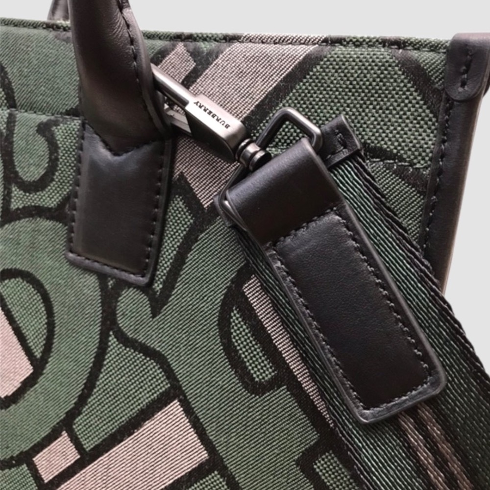 👜Burberry Tote TB 字樣緹花軍綠色手提肩背兩用托特包｜手提包｜斜肩包｜肩背包｜橄欖綠｜男女通用款式-細節圖4