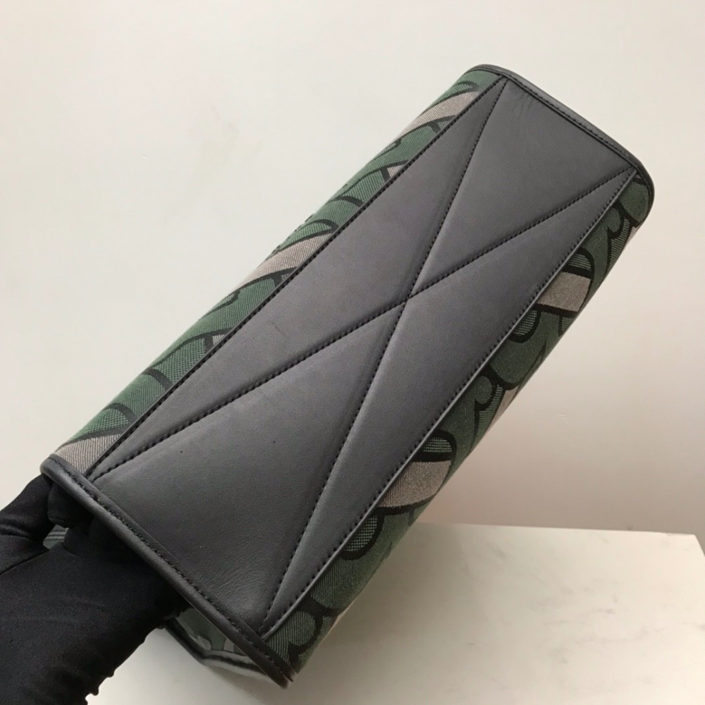 👜Burberry Tote TB 字樣緹花軍綠色手提肩背兩用托特包｜手提包｜斜肩包｜肩背包｜橄欖綠｜男女通用款式-細節圖6