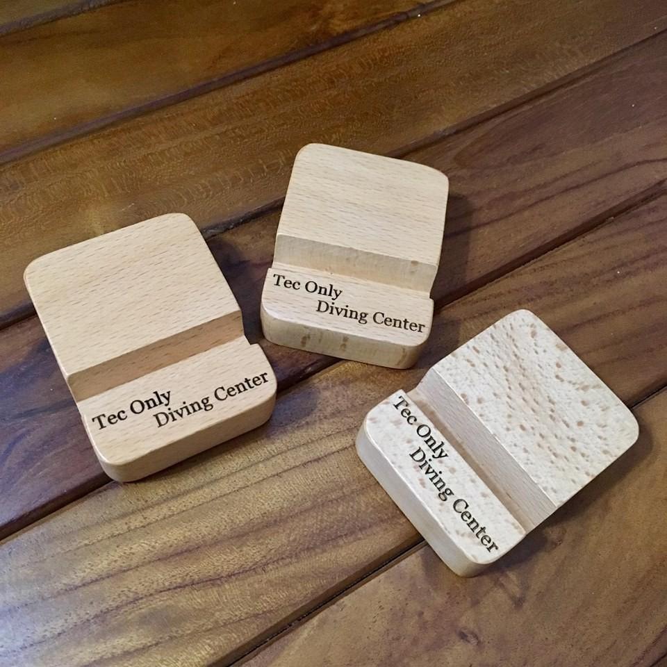 木手機座 木手機架 懶人手機座 懶人手機架 桌上手機架 木手機架 名片夾 名片架 客製雕刻  雷射雕刻 禮贈品 天然工房-細節圖6