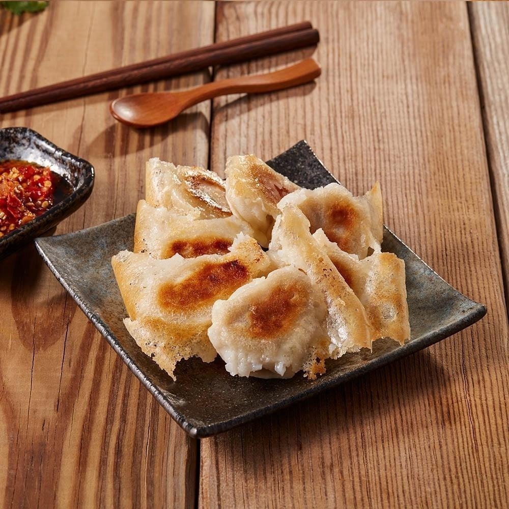 【買一送一】 華得水產 東港手工高麗菜豬肉水餃(50粒/900g/包)-細節圖2