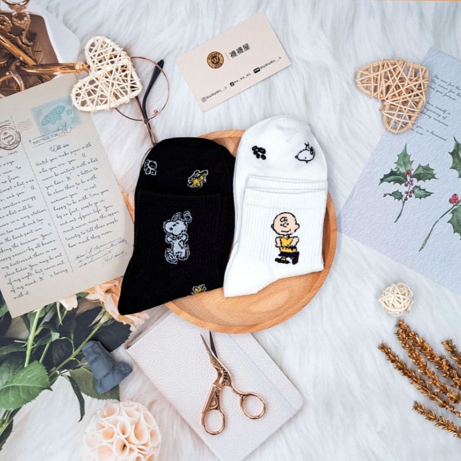 wawawo🧦美國卡通史奴比狗狗胡斯托韓國製襪子中筒襪可愛學生INS網紅款韓國襪裸襪長襪素色襪女生韓國襪子韓國學生襪子-