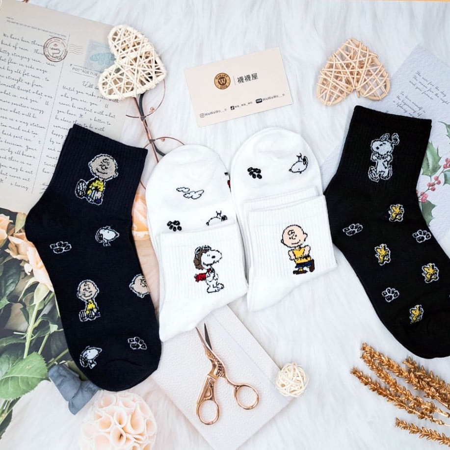 wawawo🧦美國卡通史奴比狗狗胡斯托韓國製襪子中筒襪可愛學生INS網紅款韓國襪裸襪長襪素色襪女生韓國襪子韓國學生襪子-