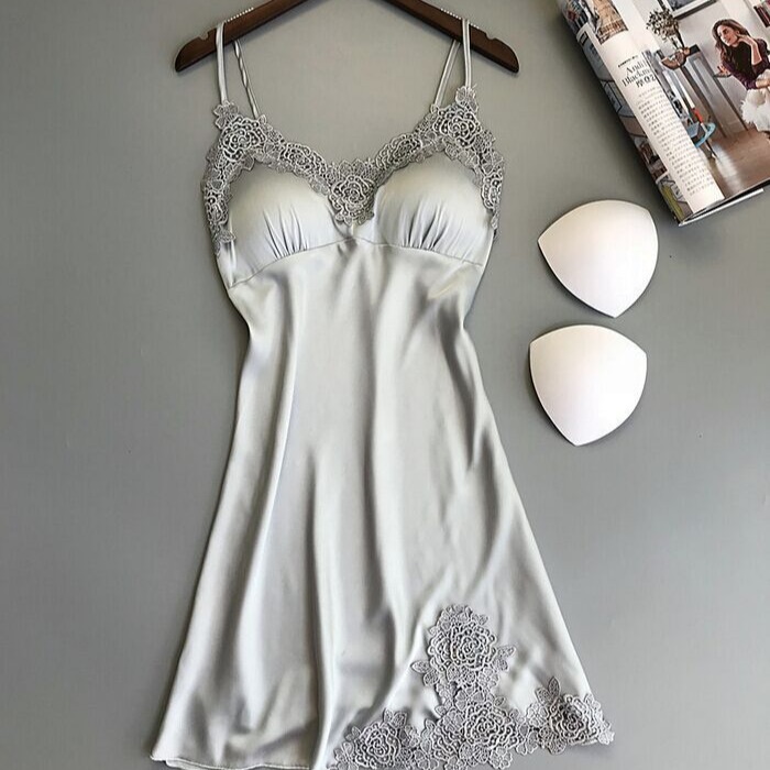 現貨□氣質灰緞面□性感深V刺繡花邊睡裙 附可拆卸胸墊 舒適好眠款 性感睡衣 細肩帶連身裙-細節圖4