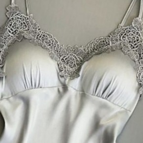 現貨□氣質灰緞面□性感深V刺繡花邊睡裙 附可拆卸胸墊 舒適好眠款 性感睡衣 細肩帶連身裙-細節圖6