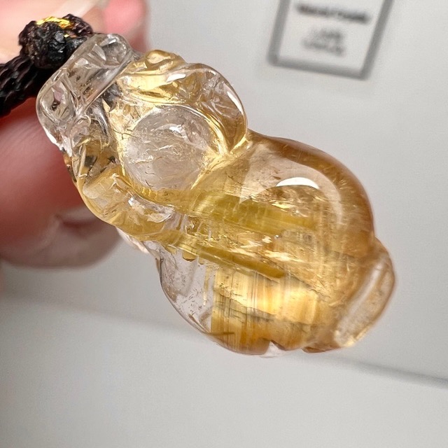 《小老闆天然水晶》現貨 貔貅鈦金天然水晶吊飾 透料 天然水晶項鍊 水晶項鍊 貔貅項鍊 招財水晶 保佑項鍊-細節圖3