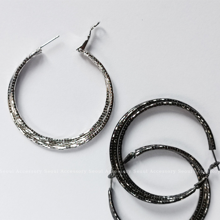 [現貨]首爾飾集 正韓國製 時尚流行款 耀眼刻紋 三環旋繞圓圈易扣針式耳環20-56-1 20-55-1-細節圖4