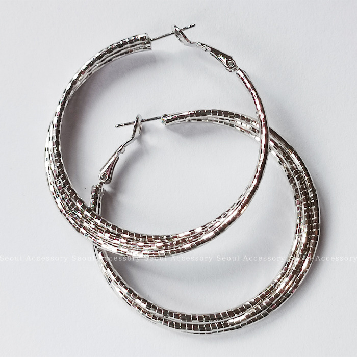 [現貨]首爾飾集 正韓國製 時尚流行款 耀眼刻紋 三環旋繞圓圈易扣針式耳環20-56-1 20-55-1-細節圖6