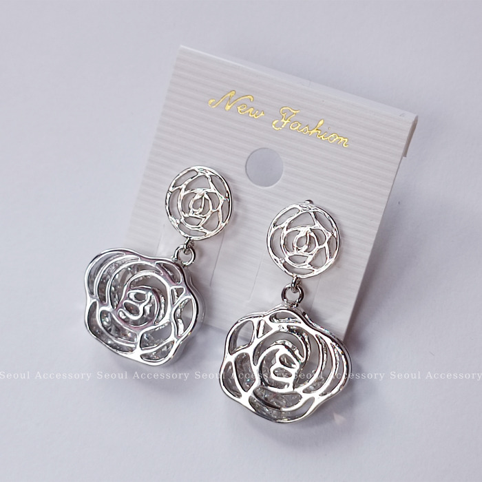 [現貨]首爾飾集 正韓國製 專櫃精品 奢華設計 鏤空雙薔薇鋯石搖晃針式耳環32-25-1-細節圖4