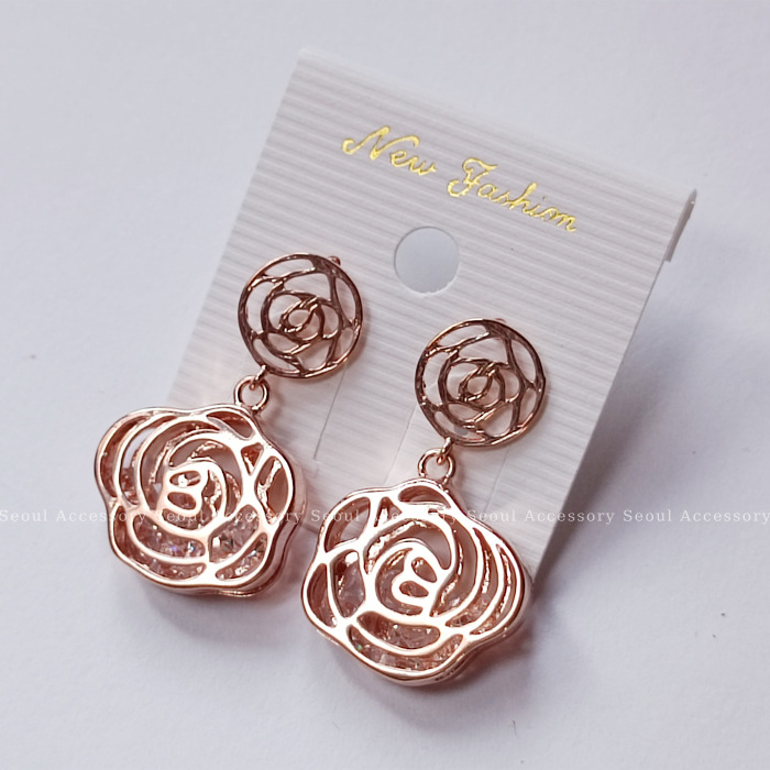 [現貨]首爾飾集 正韓國製 專櫃精品 奢華設計 鏤空雙薔薇鋯石搖晃針式耳環32-25-1-細節圖5