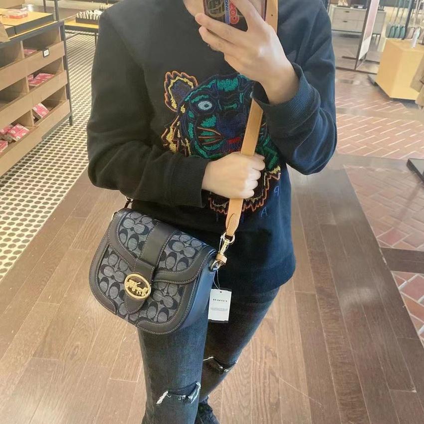 vivian美國代購✨正品 coach 女士馬鞍包 海報款 Georgie女生馬車郵差包 側背包 c2806 女生包包-細節圖3