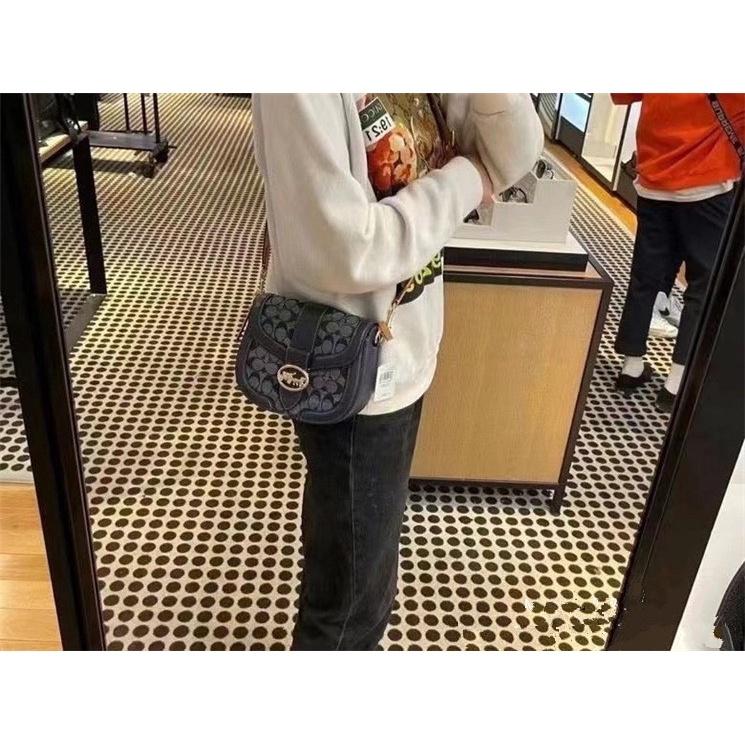 vivian美國代購✨正品 coach 女士馬鞍包 海報款 Georgie女生馬車郵差包 側背包 c2806 女生包包-細節圖4