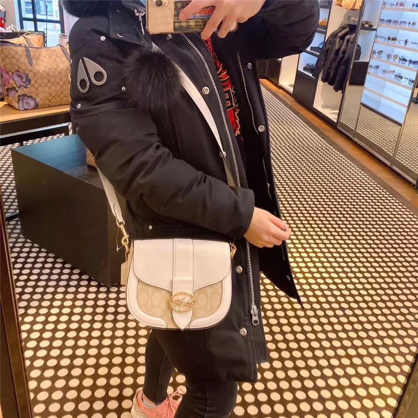 vivian美國代購✨正品 coach 女士馬鞍包 海報款 Georgie女生馬車郵差包 側背包 c2806 女生包包-細節圖7