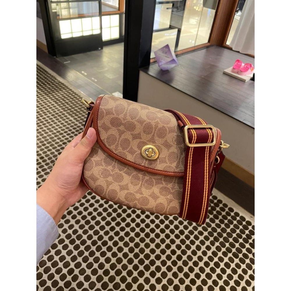 vivian美國代購✨正品 coach女生包包 Willow Saddle 復古馬鞍包 斜挎包 側背包 女包 CA094-細節圖7