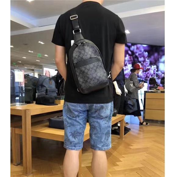 vivian美國代購✨正品 coach 男士老花胸包 單肩斜挎包 側背包 附購證禮品袋 F26067 F72043 男包-細節圖5