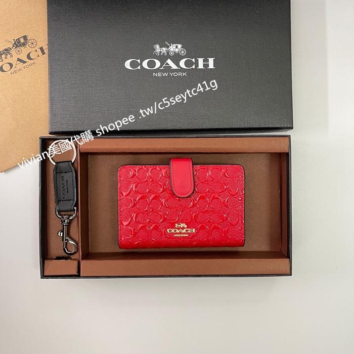 vivian美國代購✨正品 coach 女生真皮浮雕中夾 短夾錢包 按扣對折中夾 F25937 禮盒套裝配鑰匙扣-細節圖5
