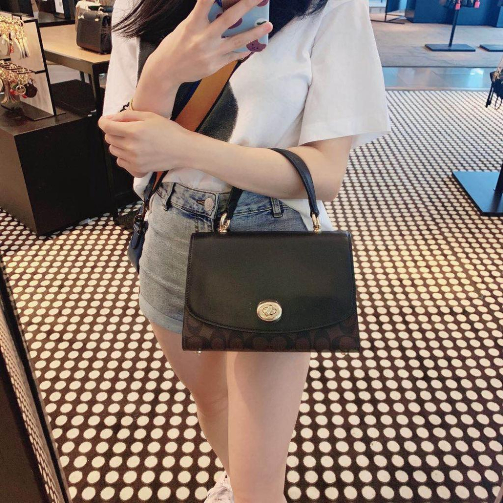 vivian美國代購✨正品 coach 女生翻蓋老花手提包 側背包 斜挎包 Tabby F76618 附購證禮品袋-細節圖6