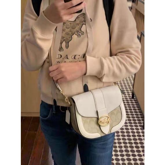 vivian美國代購✨正品 coach 女生包包 Beat Saddle馬鞍包純色翻蓋C字扣單肩斜背包C2806-細節圖3