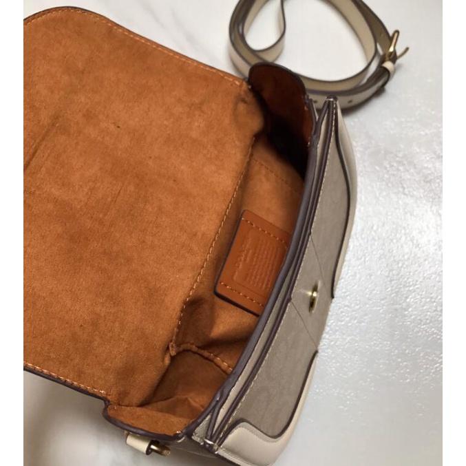 vivian美國代購✨正品 coach 女生包包 Beat Saddle馬鞍包純色翻蓋C字扣單肩斜背包C2806-細節圖9
