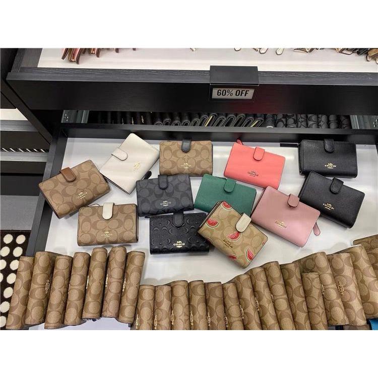 vivian美國代購✨正品 coach 女士新款女生中夾 按扣對折中夾 女生真皮皮夾 素色短夾 零錢夾 F25937-細節圖2