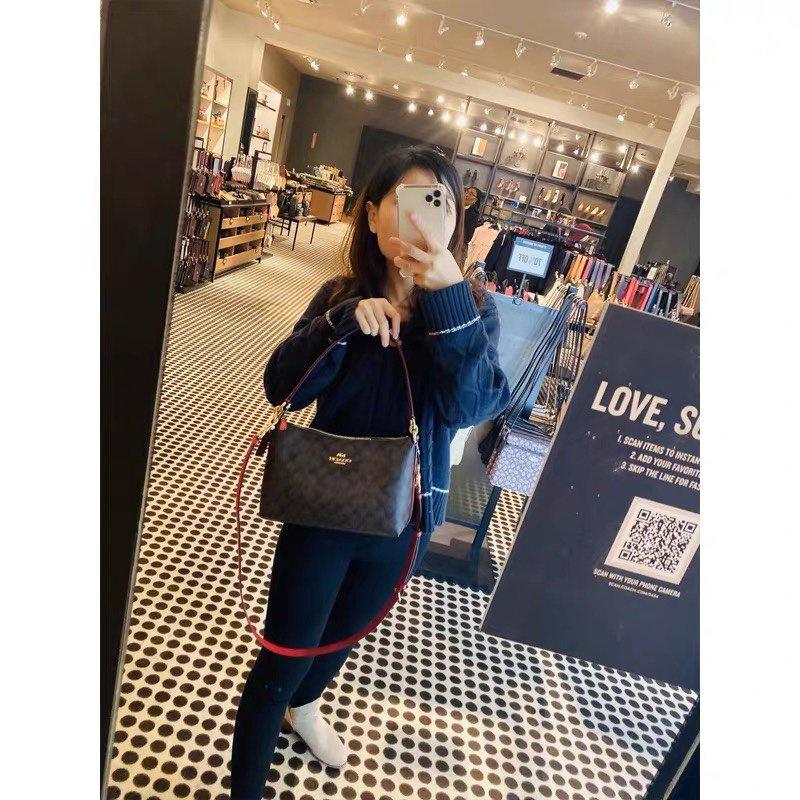 vivian美國代購✨正品 coach 女生包包 半月包 月牙包 Lewis 側背包  F85696 附購證禮品袋-細節圖3