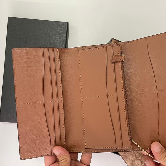 vivian美國代購✨正品 coach 女生翻蓋三折長夾錢包 手拿包 F53763 禮盒套裝配鑰匙扣  女生長夾 錢夾-細節圖7