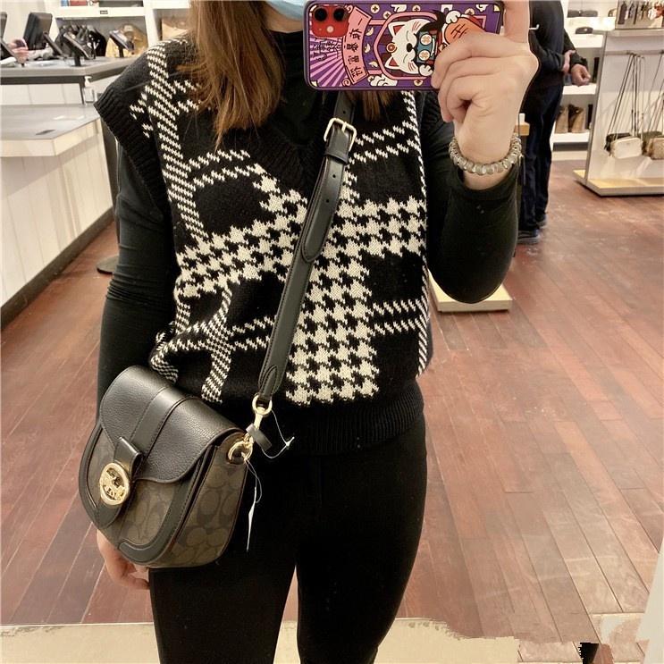 vivian美國代購✨正品 coach 女生包包 Beat Saddle馬鞍包 純色翻蓋單肩斜背包 郵差包 女士側背包-細節圖2