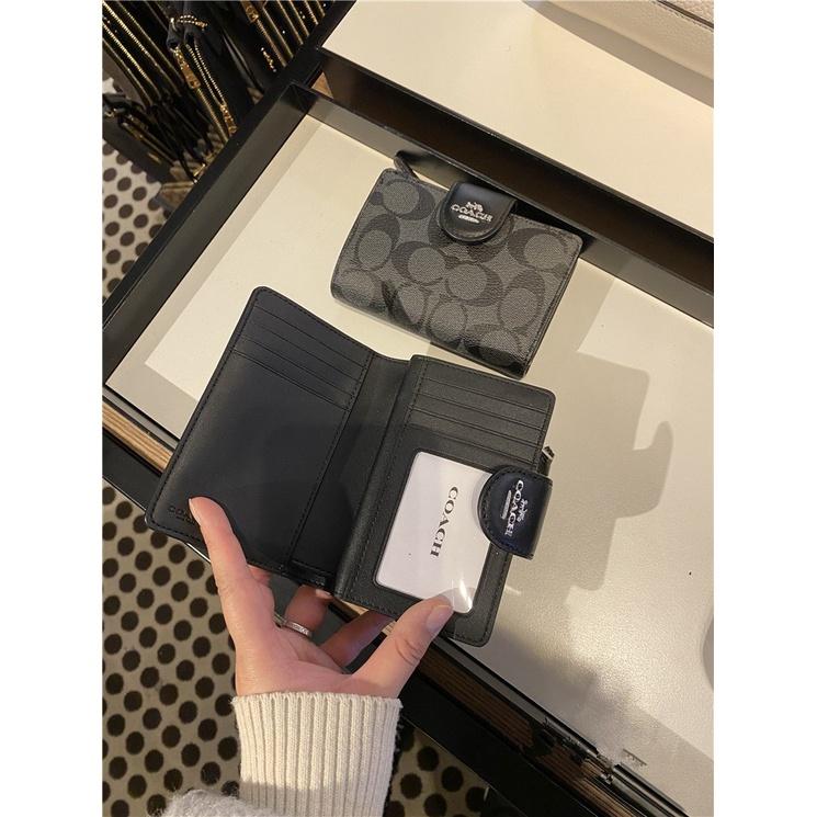 vivian美國代購✨正品 coach 女生小短夾 女生按扣對折中夾 防刮錢包皮夾 C0082女生皮包 女生錢包-細節圖3