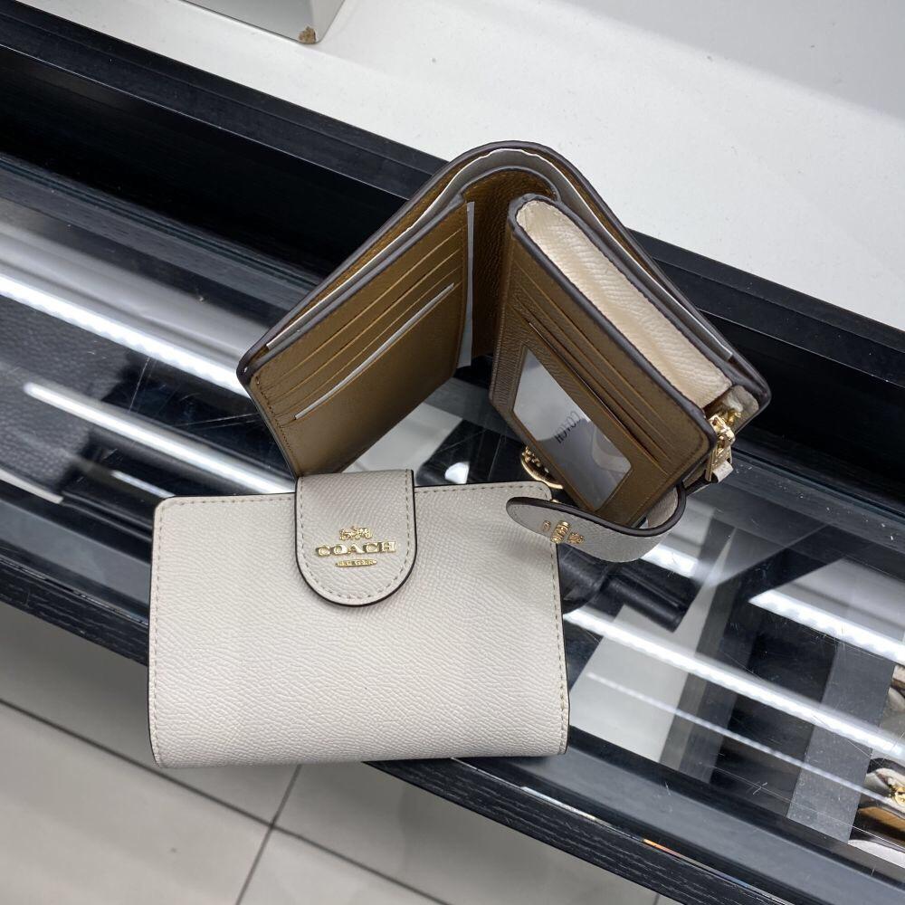 vivian美國代購✨正品 coach 女生小短夾 女生按扣對折中夾 防刮錢包皮夾 C0082女生皮包 女生錢包-細節圖5