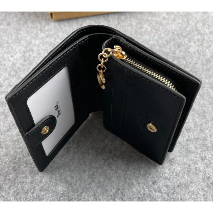 vivian美國代購✨正品 coach 女士新品 女生短夾 真皮浮雕錢包 女生皮夾 女生拉鏈小錢包 零錢包 C6942-細節圖6