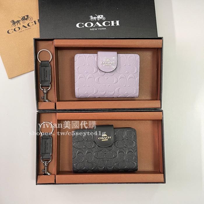 vivian美國代購✨正品 coach真皮浮雕女士拉鍊對折中短夾 禮盒套裝配鑰匙扣 C5896 女生錢包 女用短夾 中夾