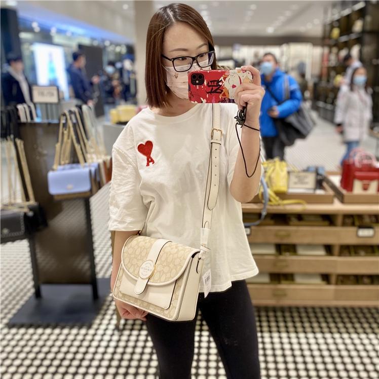 vivian美國代購✨正品 coach 女士郵差包 女包 LONNIE側背包 大方包 C8307 女生包包 單肩包-細節圖4