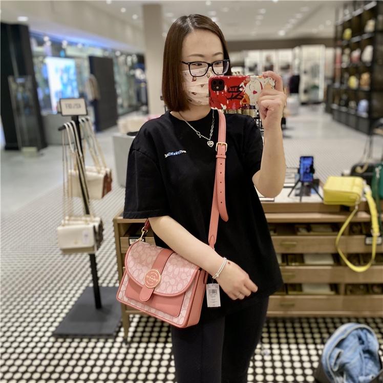 vivian美國代購✨正品 coach 女士郵差包 女包 LONNIE側背包 大方包 C8307 女生包包 單肩包-細節圖6
