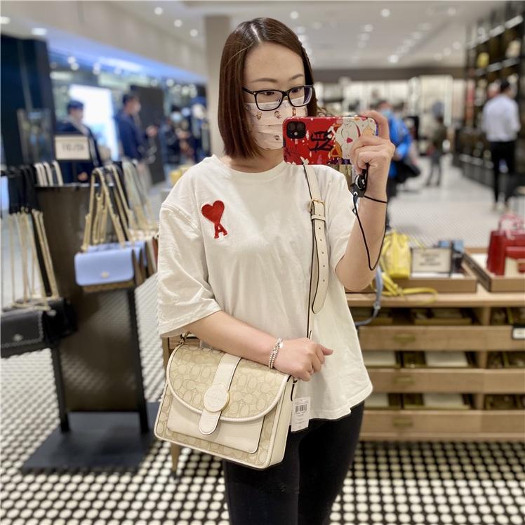 vivian美國代購✨正品 coach 女士郵差包 女包 LONNIE側背包 大方包 C8307 女生包包 單肩包-細節圖7