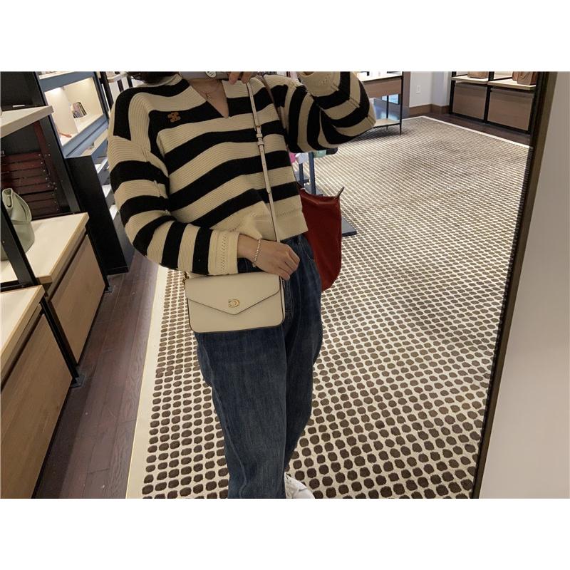 vivian美國代購✨正品 coach 女士老花單肩包 wyn信封包 女生包包 側背包 斜挎包 C8439-細節圖2