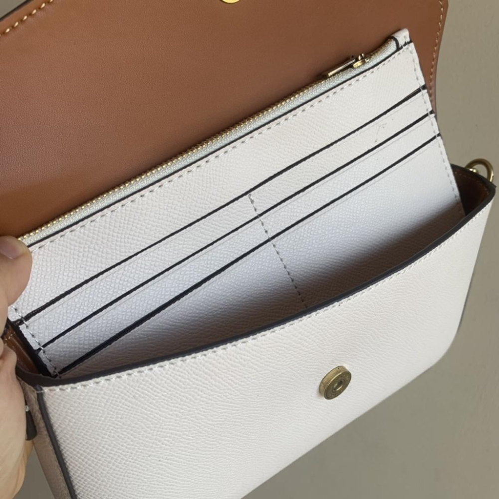 vivian美國代購✨正品 coach 女士老花單肩包 wyn信封包 女生包包 側背包 斜挎包 C8439-細節圖7