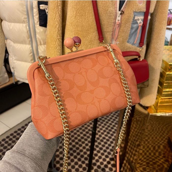 vivian美國代購✨正品 coach 女士吻鎖包 純色/印花單肩斜背包 時尚女包 1451/1452 女生包包-細節圖9